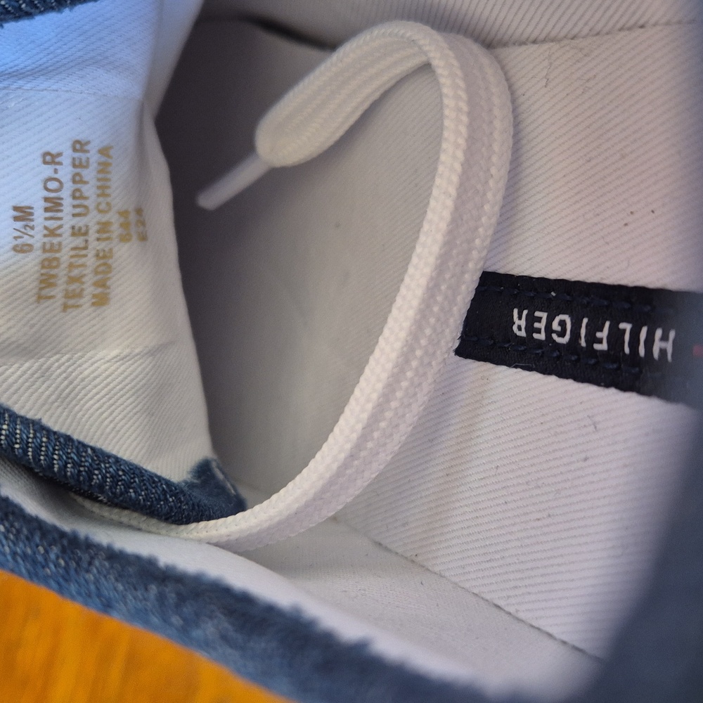 Tommy Hilfiger Womens Sneakers, size 6,5 NWOB - Picture 11 of 14